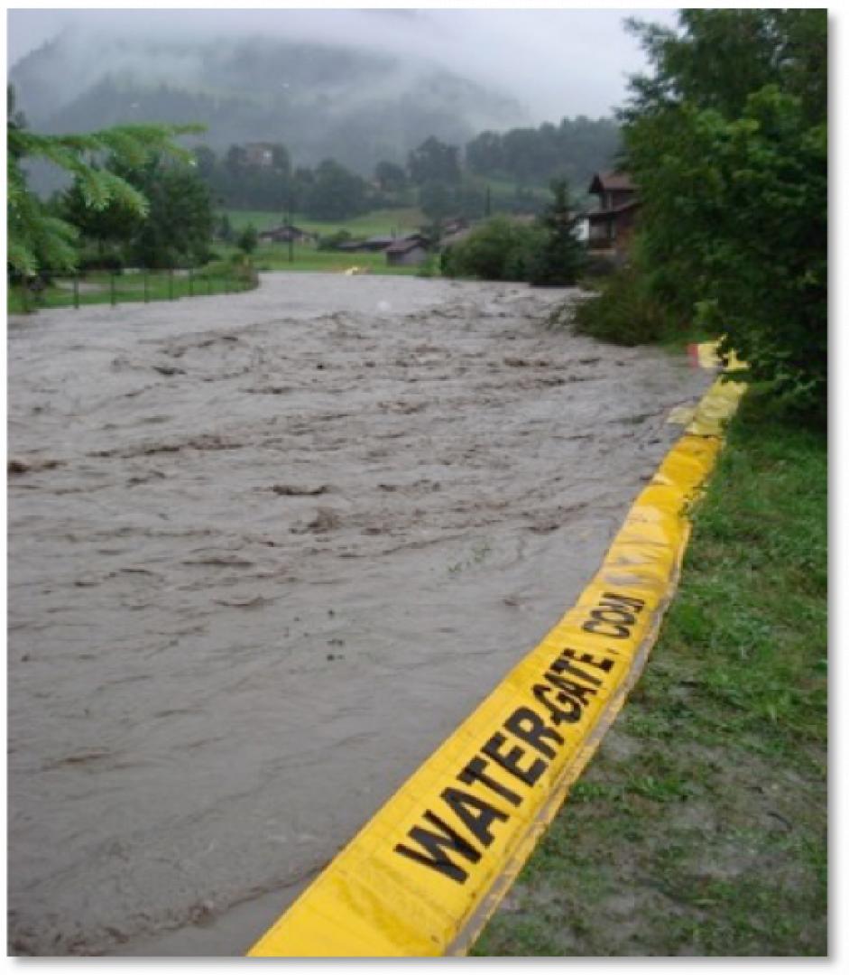 Water-Gate© in action to contain a stormy river